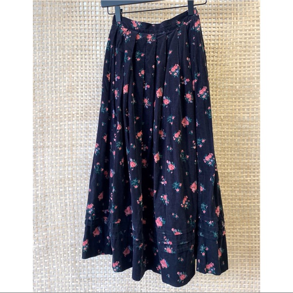 Laura Ashley Dresses & Skirts - Vintage Laura Ashley Floral Pleated Midi Skirt